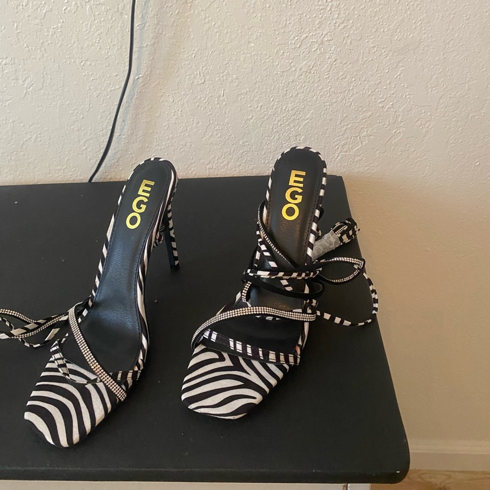heels - Picture 2 of 2